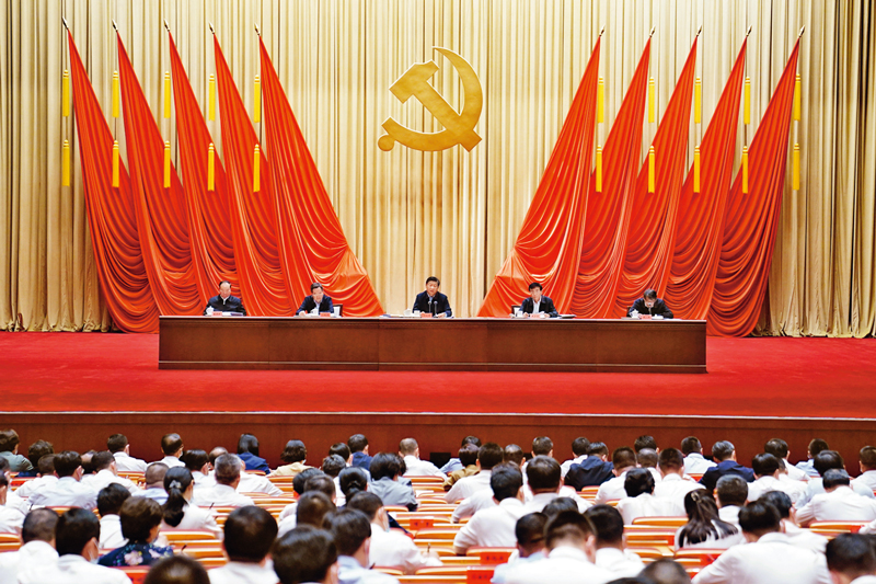 　　2021年9月1日，2021年秋季学期中央党校（国家行政学院）中青年干部培训班在中央党校开班。中共中央总书记、国家主席、中央军委主席习近平在开班式上发表重要讲话。 新华社记者 翟健岚/摄